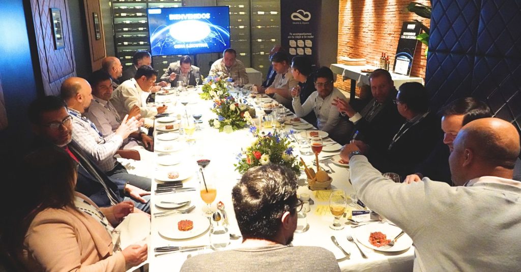 Innovación Empresarial Morris & Opazo y AWS abordan el potencial de la IA Generativa en Executive Dinner