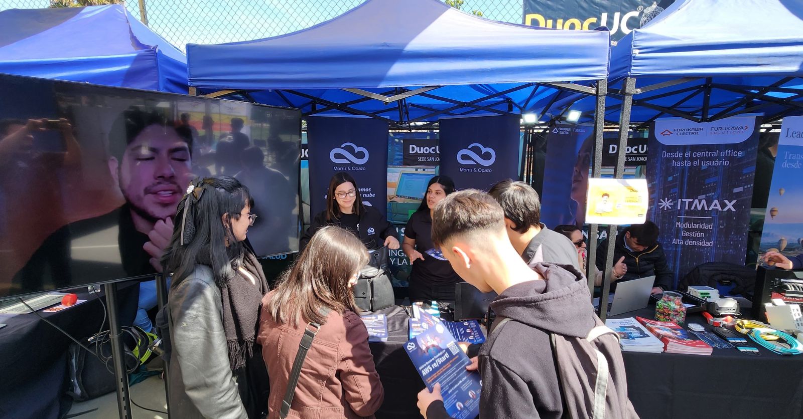 Morris & Opazo conecta educación y tecnología en Feria San Joaquín se Vive