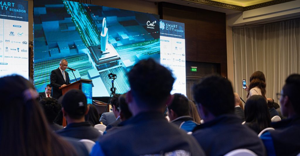 Ciudades inteligentes y servicios públicos eficientes Morris & Opazo y AWS presentes en Smart City Ecuador 6